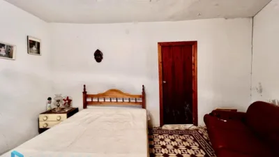 Casa adosada en venta en Calle de Nava, Arenas de San Pedro de 79.990 €