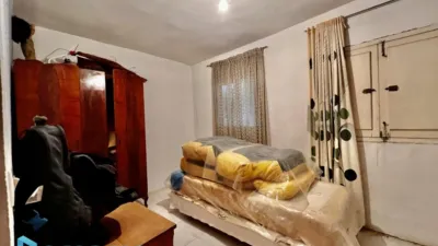 Casa adosada en venta en Calle de Nava, Arenas de San Pedro de 79.990 €