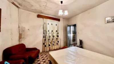 Casa adosada en venta en Calle de Nava, Arenas de San Pedro de 79.990 €