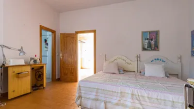 Chalet on Camino Almazara Street photo 32