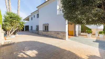 Chalet on Camino Almazara Street photo 4