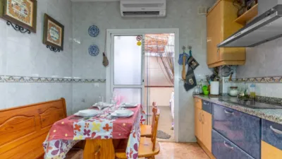 Casa pareada en venta en Calle de Albánchez, Centro (Distrito Núcleo Urbano. Roquetas de Mar) de 159.900 €
