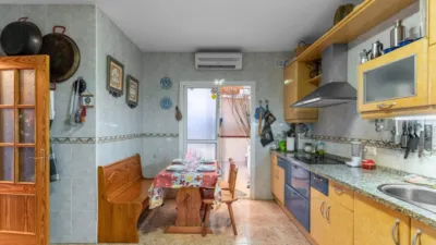 Casa pareada en venta en Calle de Albánchez, Centro (Distrito Núcleo Urbano. Roquetas de Mar) de 159.900 €