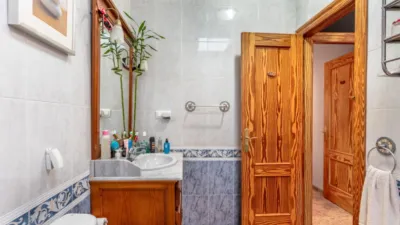 Casa pareada en venta en Calle de Albánchez, Centro (Distrito Núcleo Urbano. Roquetas de Mar) de 159.900 €