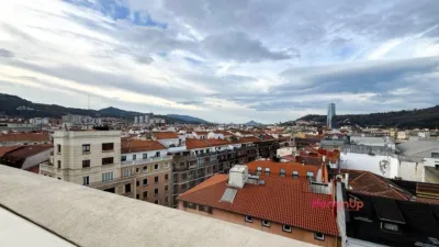 Ático en alquiler en Diputacion, Abando Hurtado de Amézaga (Distrito Abando. Bilbao) de 1.400 €<span>/mes</span>