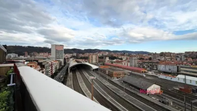 Ático en alquiler en Diputacion, Abando Hurtado de Amézaga (Distrito Abando. Bilbao) de 1.400 €<span>/mes</span>