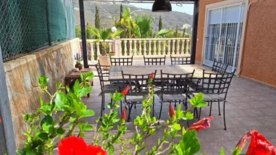 Chalet on Carrer de l'Oriolà photo 23