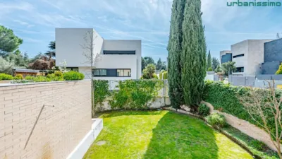 Semi-detached house on Jimena Menéndez Pidal Street photo 6