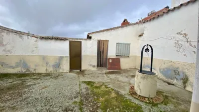 Chalet en venta en Calle de los Pajares, Ballesteros de Calatrava de 65.000 €