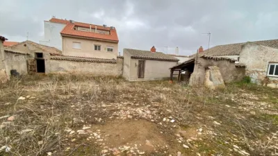 Chalet en venta en Calle de los Pajares, Ballesteros de Calatrava de 65.000 €