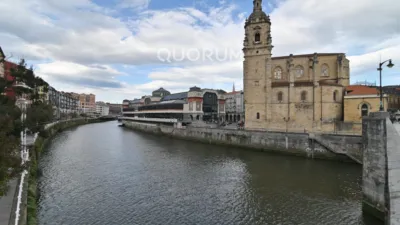 Piso en venta en Calle Somera, Casco Viejo - Zazpi Kaleak (Distrito Ibaiondo. Bilbao) de 249.000 €