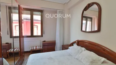 Piso en venta en Calle Iturribide, cerca de Plaza de Miguel Unamuno, Solokoetxe (Distrito Ibaiondo. Bilbao) de 450.000 €