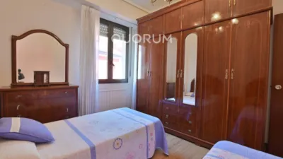 Piso en venta en Calle Iturribide, cerca de Plaza de Miguel Unamuno, Solokoetxe (Distrito Ibaiondo. Bilbao) de 450.000 €