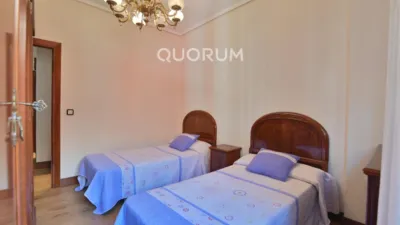 Piso en venta en Calle Iturribide, cerca de Plaza de Miguel Unamuno, Solokoetxe (Distrito Ibaiondo. Bilbao) de 450.000 €