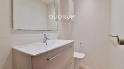 Piso en venta en Calle Iturribide, cerca de Plaza de Miguel Unamuno, Solokoetxe (Distrito Ibaiondo. Bilbao) de 450.000 €