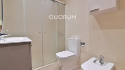 Piso en venta en Calle Iturribide, cerca de Plaza de Miguel Unamuno, Solokoetxe (Distrito Ibaiondo. Bilbao) de 450.000 €