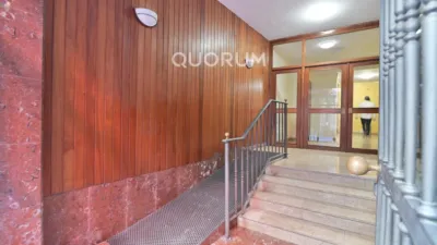 Piso en venta en Calle Iturribide, cerca de Plaza de Miguel Unamuno, Solokoetxe (Distrito Ibaiondo. Bilbao) de 450.000 €