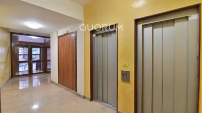 Piso en venta en Calle Iturribide, cerca de Plaza de Miguel Unamuno, Solokoetxe (Distrito Ibaiondo. Bilbao) de 450.000 €