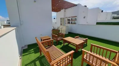 Terraced house on Santa Cecilia Street photo 4