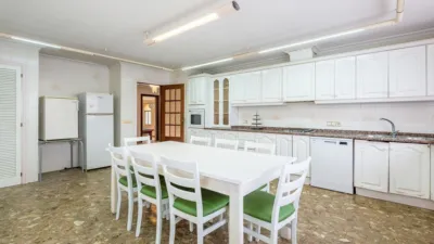 Chalet on Calle Alc. Edmundo Seva Garcia, No. 8 photo 11