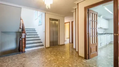Chalet on Calle Alc. Edmundo Seva Garcia, No. 8 photo 9