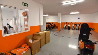 Local comercial en alquiler en Calle de Barcelona, cerca de Ronda de Outeiro - Más