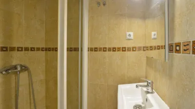 Apartment on Calle de Isabel 'La Católica' photo 9