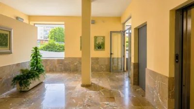 Flat for sale on Calle de Julián Besteiro photo 3