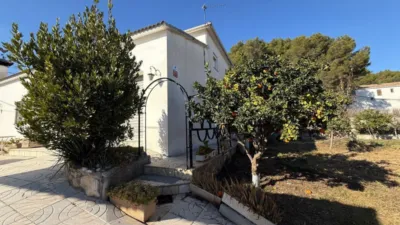 Chalet on Carrer de Banyeres photo 4