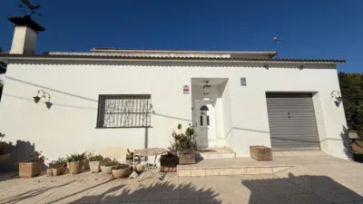Chalet on Carrer de Banyeres photo 7