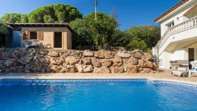 House on Carrer de la Vall de Bianya photo 3