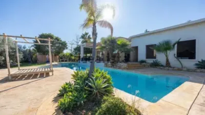 Rustic finca on Carrus Partida Road