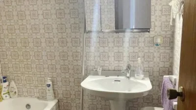 Casa en venta en Calle de Amunt, cerca de Carrer Santa Bárbara, Vilanova d'Alcolea de 75.000 €