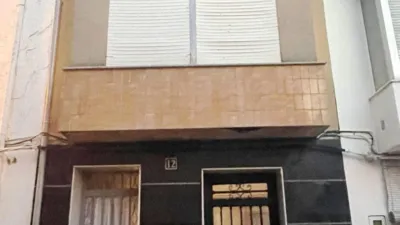 Casa en venta en Calle de Amunt, cerca de Carrer Santa Bárbara, Vilanova d'Alcolea de 75.000 €