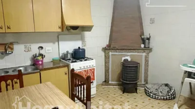 Casa en venta en Calle de Amunt, cerca de Carrer Santa Bárbara, Vilanova d'Alcolea de 75.000 €