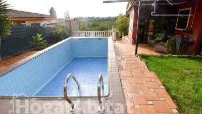 Chalet en venta en Calle Enmig, Borriol de 245.000 €