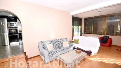 Chalet en venta en Calle Enmig, Borriol de 245.000 €