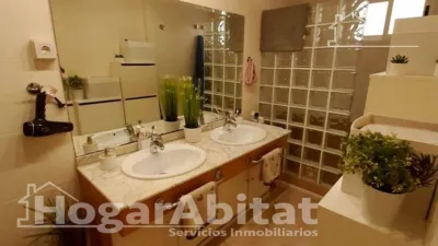 Apartment on Ramón Gallud Street photo 15