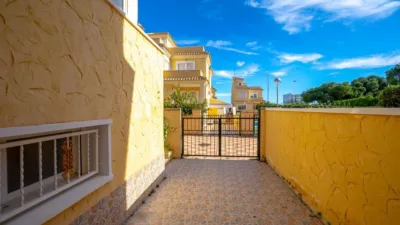 Casa adosada en venta en Calle Maladeta – pohled 6