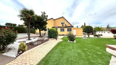 Chalet en Eurovillas photo 2