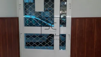 Local comercial en venta en Calle Estrada Castela - Más