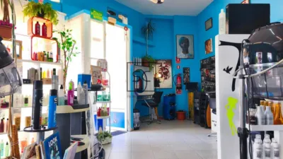 Local comercial en alquiler en Avenida de Santa Marina, cerca de Calle Mantiña - Vista 2