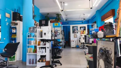 Local comercial en alquiler en Avenida de Santa Marina, cerca de Calle Mantiña - Vista 3
