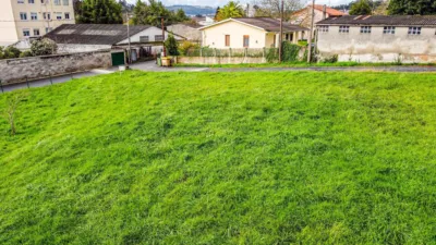 Terreno en venta en Oleiros - Más