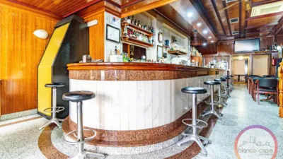 Local comercial en venta en Valle Inclán - Más