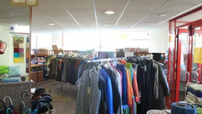 Local comercial en venta en San Martiño - Más