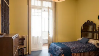 Apartment at 15 Miguel Iscar Street photo 32