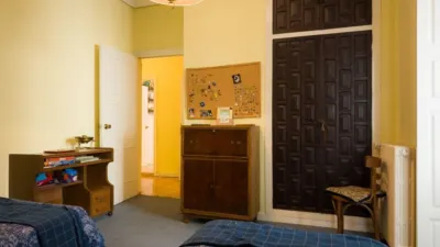 Apartment at 15 Miguel Iscar Street photo 33