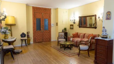 Apartment at 15 Miguel Iscar Street photo 3