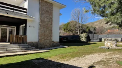 Chalet on Calle del Requebradero photo 4